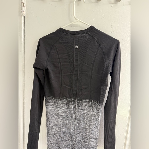 Lululemon Swiftly Tech Long Sleeve Crew size 6
White / Black - Picture 11 of 12